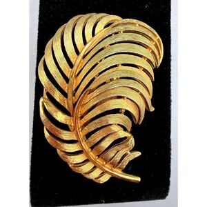 Vintage Capri Gold Tone Feather Plume Brooch Textured Mid Century Pin 2.75 inch
